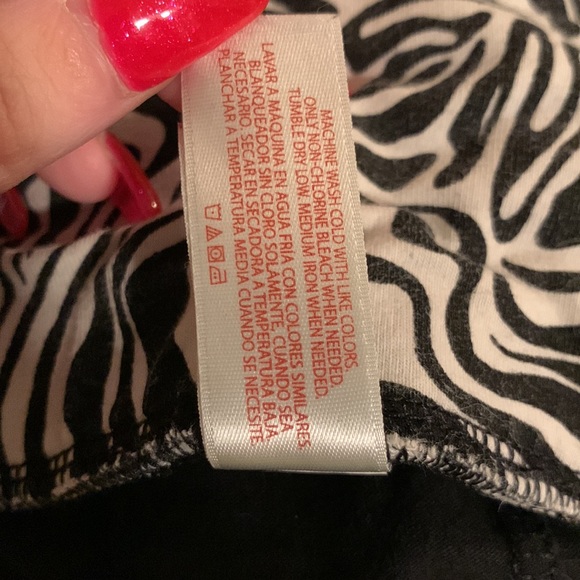 Zebra Print Capris Pants - Picture 5 of 5